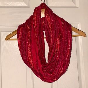 Infinity scarf with metallic details 🧣
